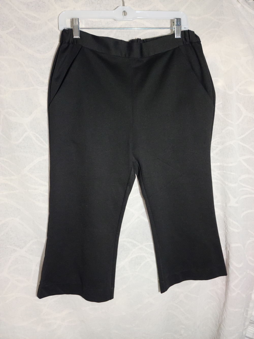 BCBGeneration Black Pull-On Cropped Pants